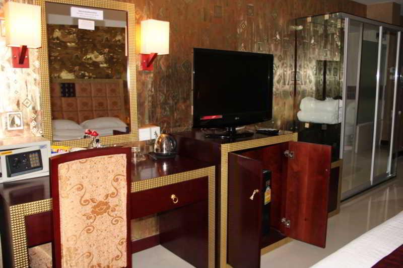The Privi Suites Патая Екстериор снимка