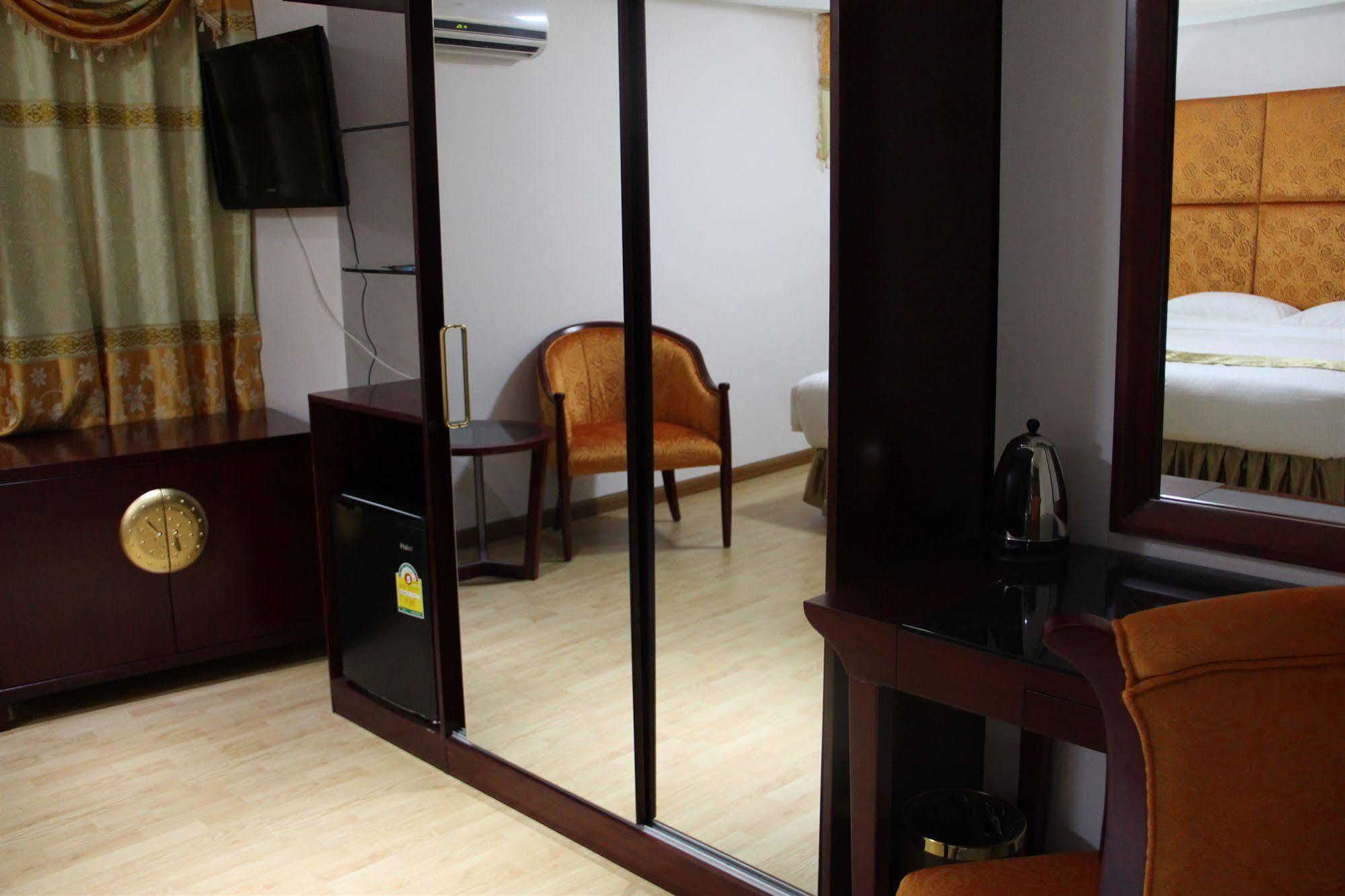 The Privi Suites Патая Екстериор снимка