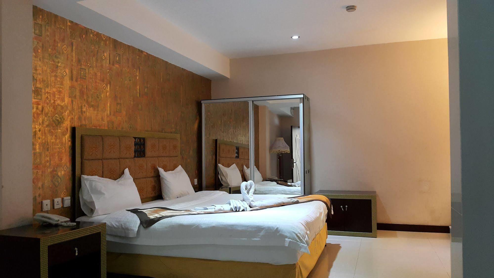 The Privi Suites Патая Екстериор снимка