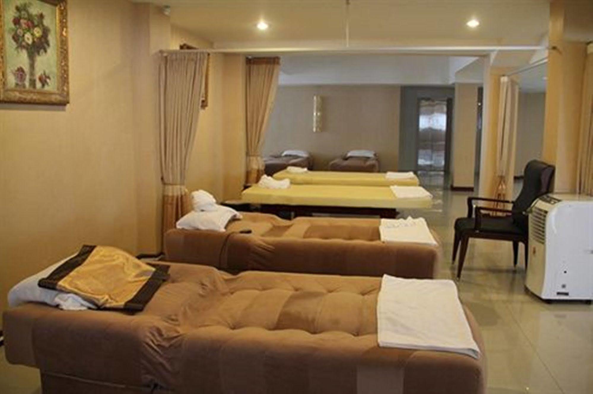 The Privi Suites Патая Екстериор снимка