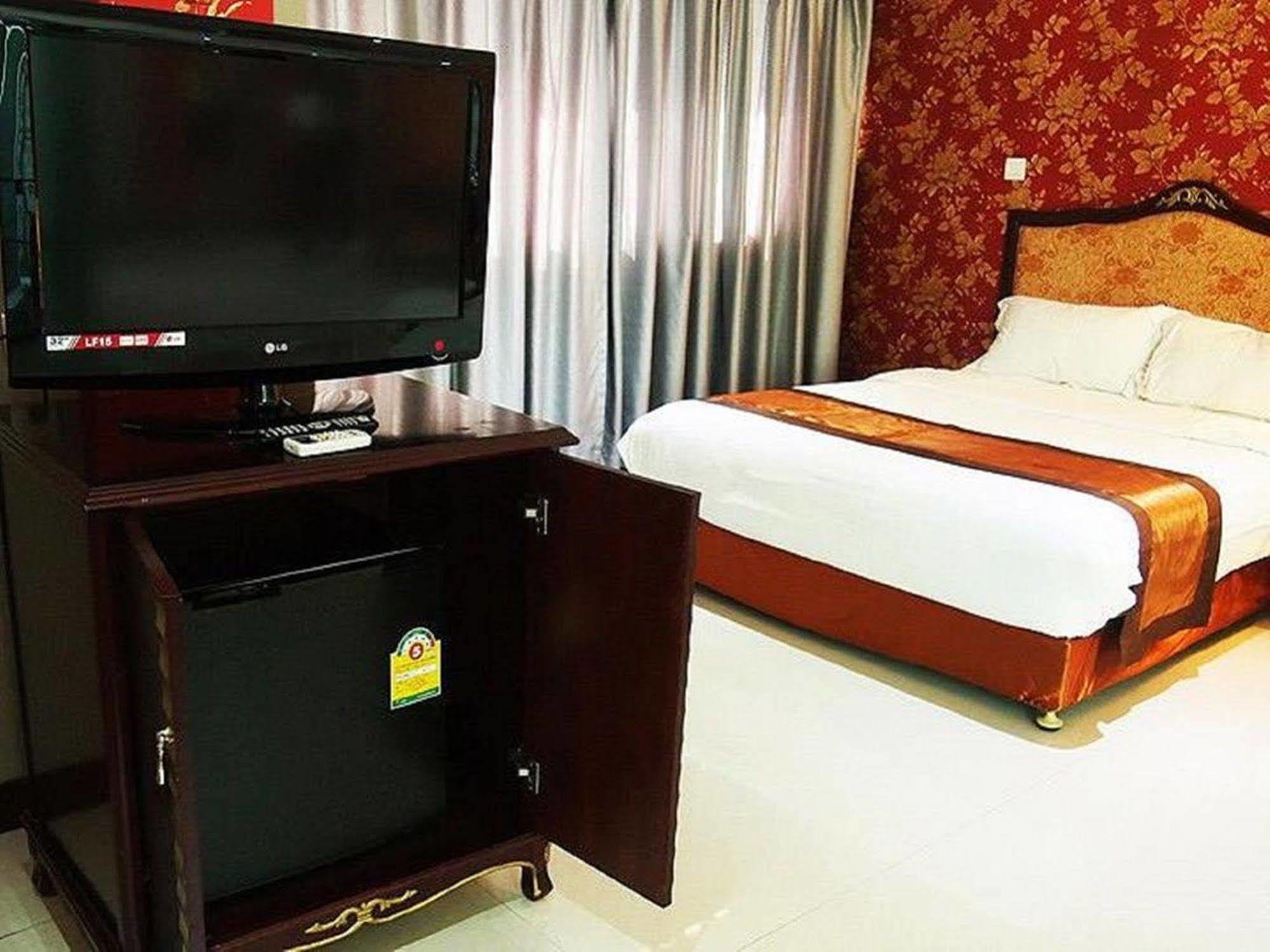 The Privi Suites Патая Екстериор снимка